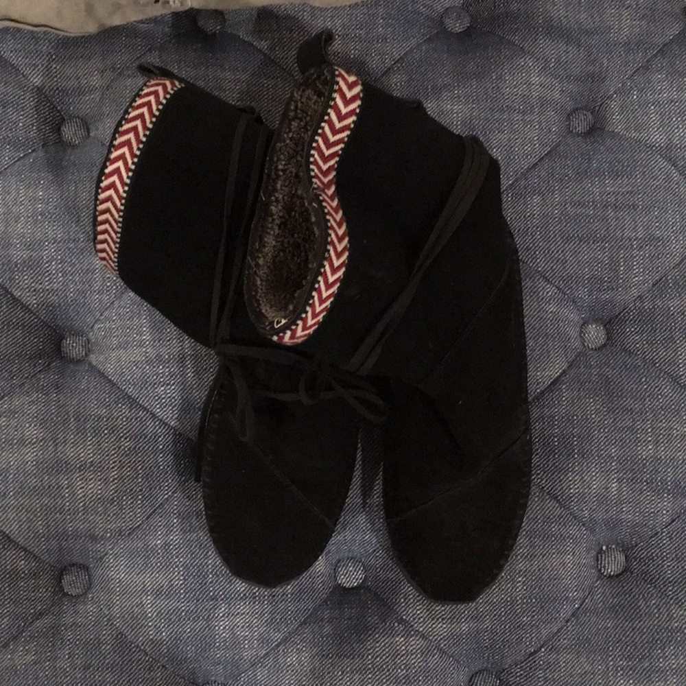Toms cozy, soft, fleece lined suede boots